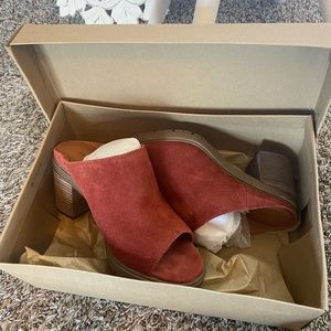 Burnt Henna Dalliey Slide Sandal
LUCKY BRAND
Size 8 womens BRAND NEW IN BOX ✨